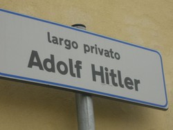 Largo ai giovani? No, largo Adolf Hitler