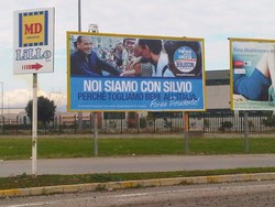 Berlusconi, licenzia quei fessi che ti fanno i poster e assumici!